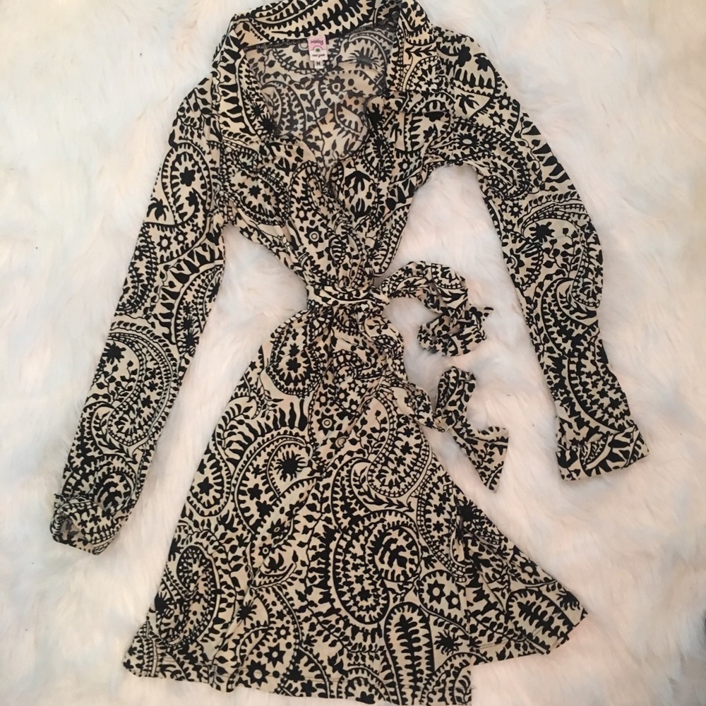 Size medium wrap dress.